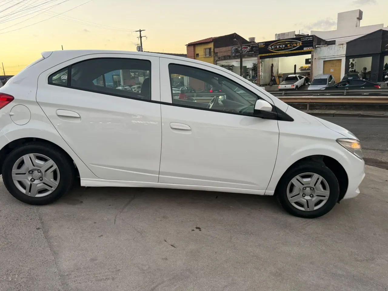 Chevrolet Onix JOY Hatch 1.0 8V Flex Mec. 4P 2018 - Foto 5