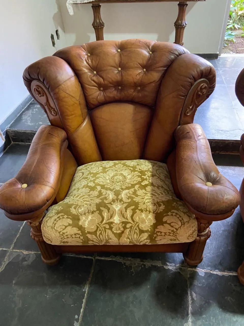 Poltronas em Couro e madeira  - Foto 2