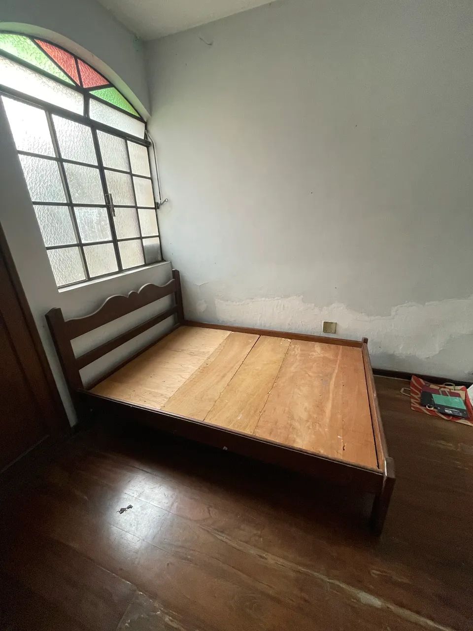 Cama de madeira, ótimo estado, madeira nova 