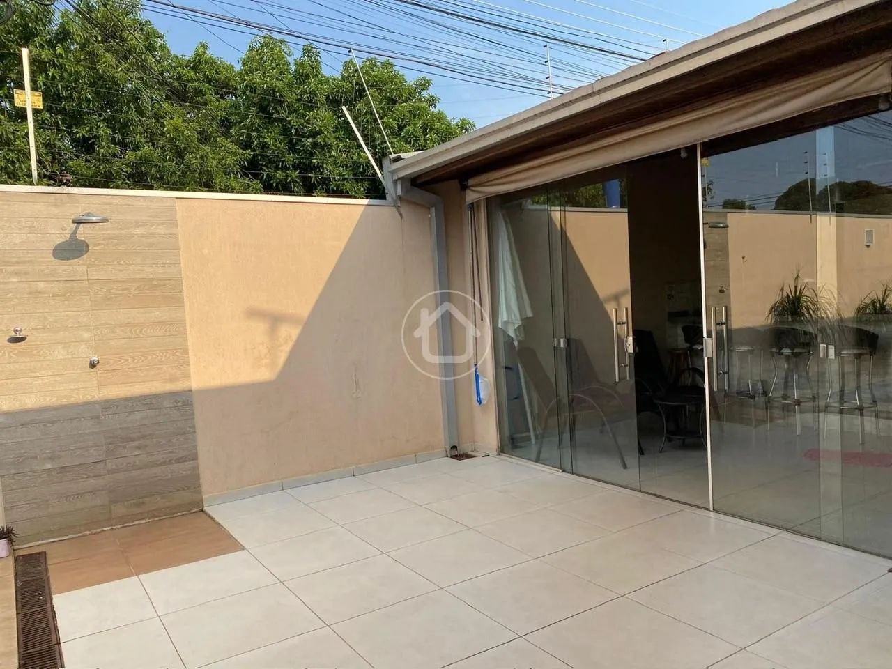 CASA COM TRÊS QUARTOS E PISCINA - Foto 5