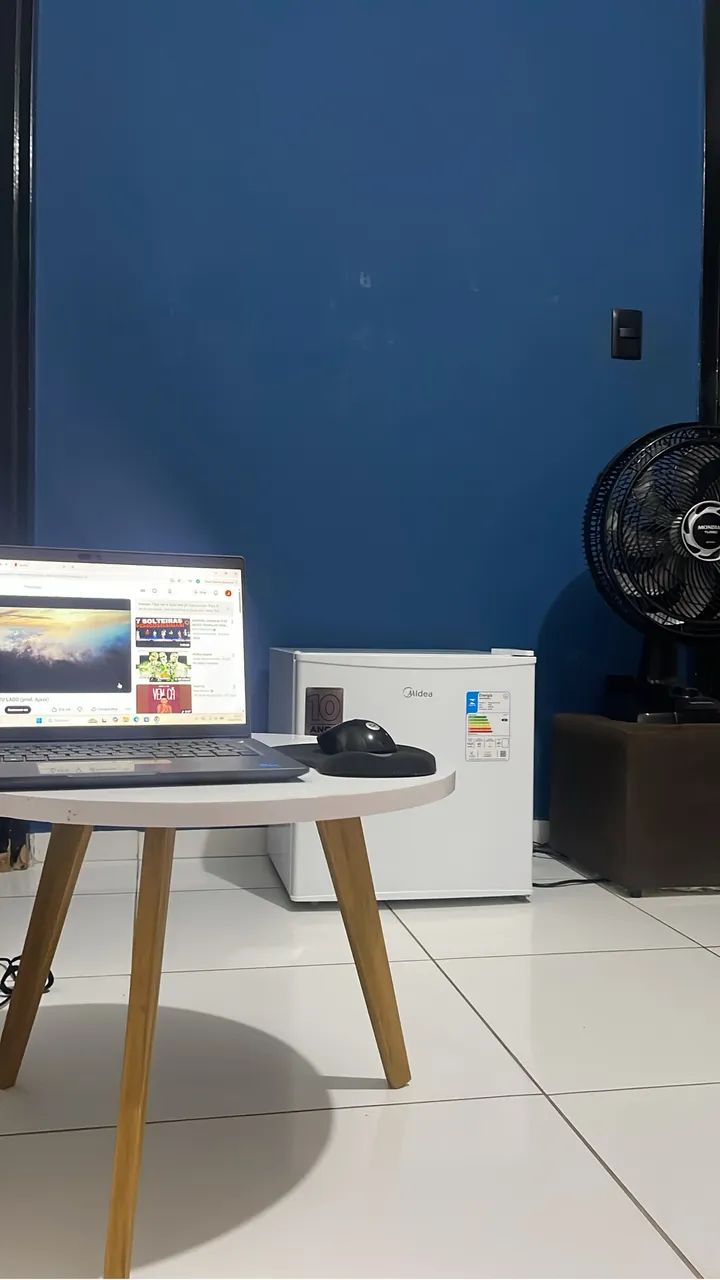 Frigobar midea muito novo estado de zero  - Foto 4