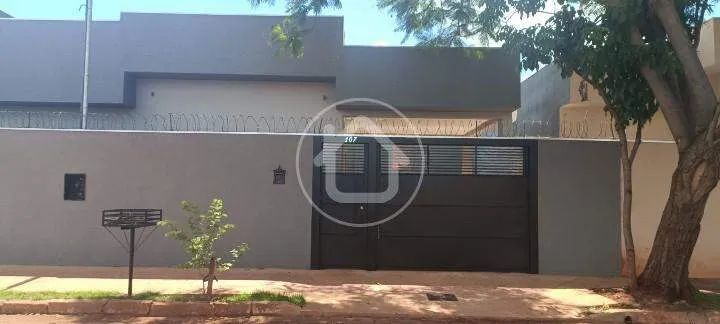 CASA COM 3 QUARTOS - CABREUVA