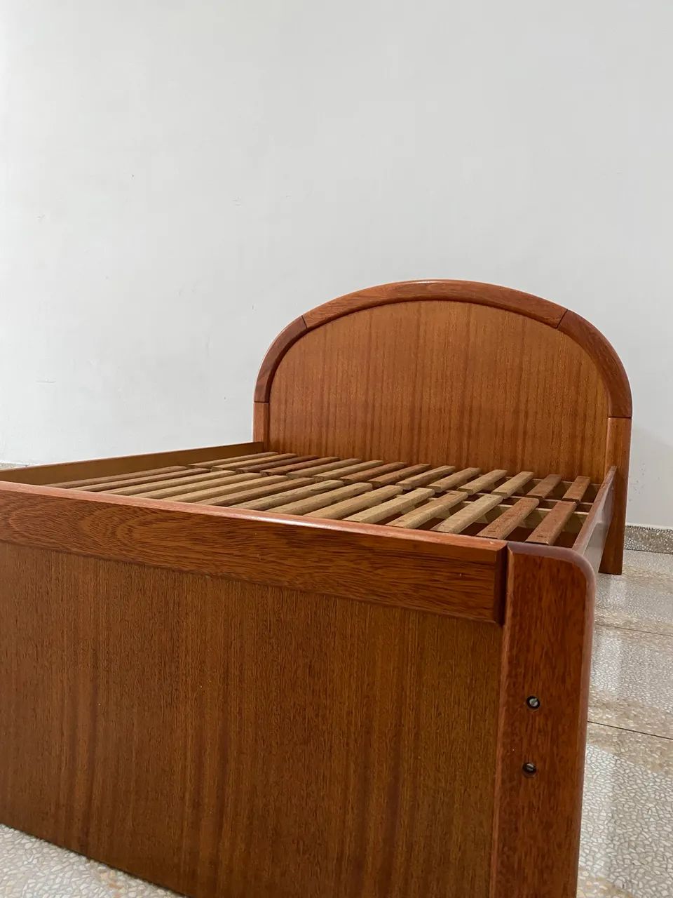 Cama de Casal em Madeira Maciça