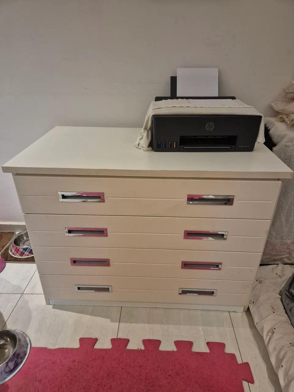Cômoda branca 4 gavetas  - Foto 2