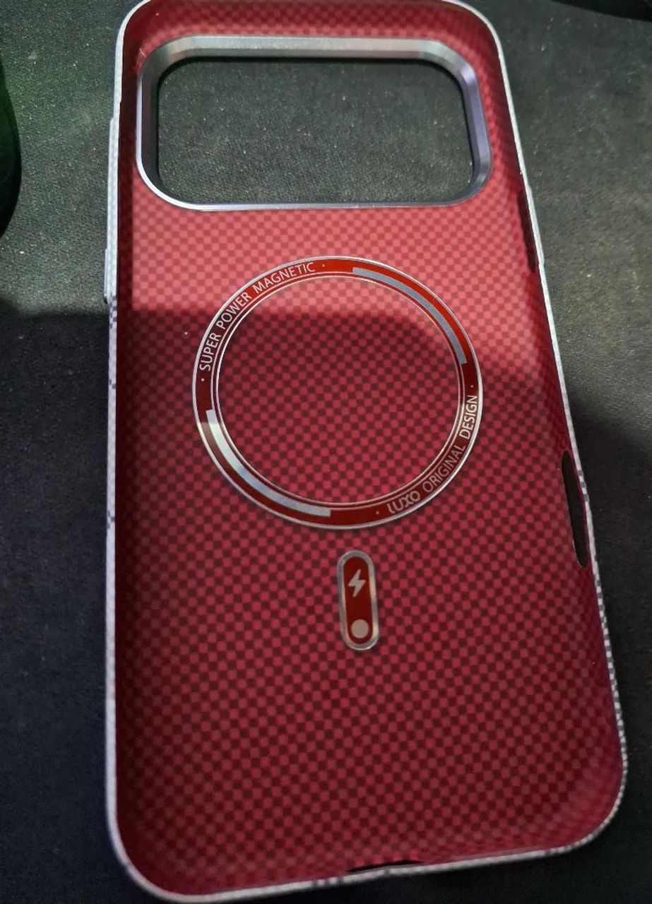 Vendo Capa de Carbono Para IPhone 17 Pro Max - Foto 2