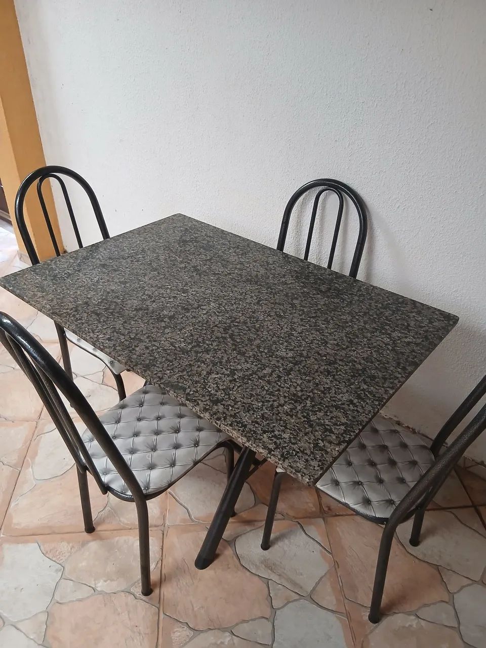 Mesa com cadeiras 