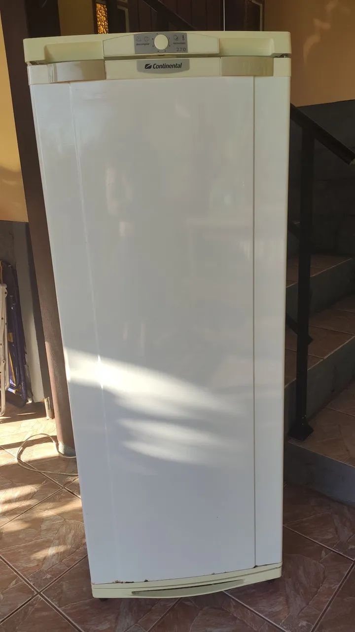 Geladeira Continental 270L