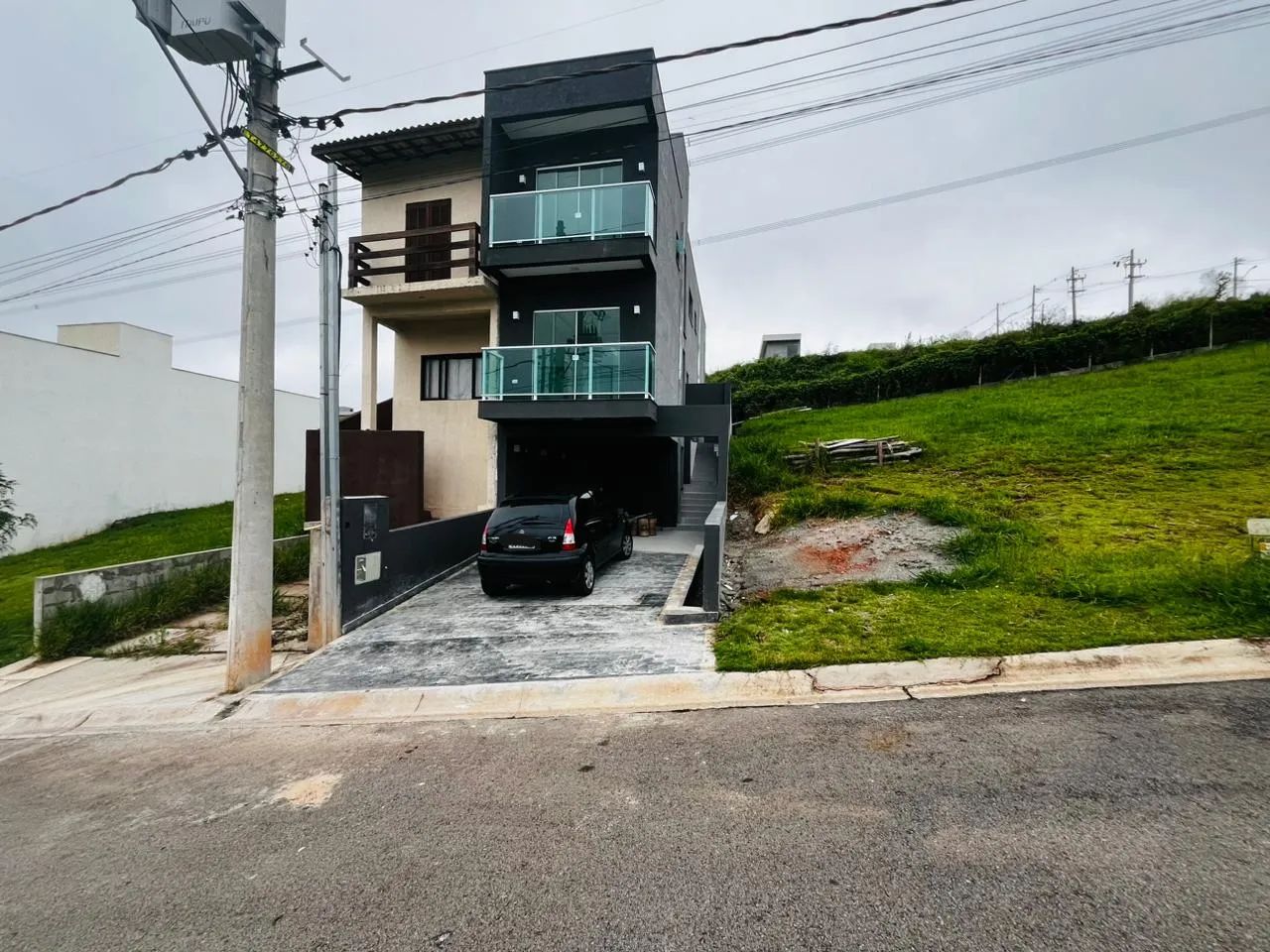 Sobrado condomínio fechado em Cotia 3 quartos com 1 suite. Venda ou aluguel 