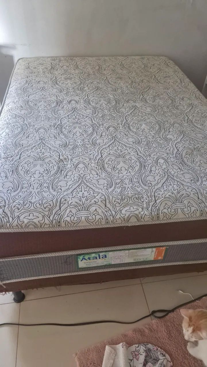 Cama de casal com molas ensacadas 