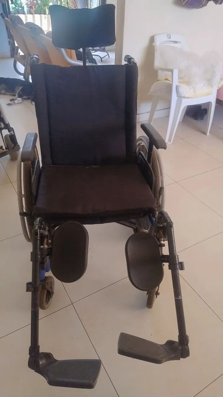 Vendo cadeira de rodas  - Foto 5
