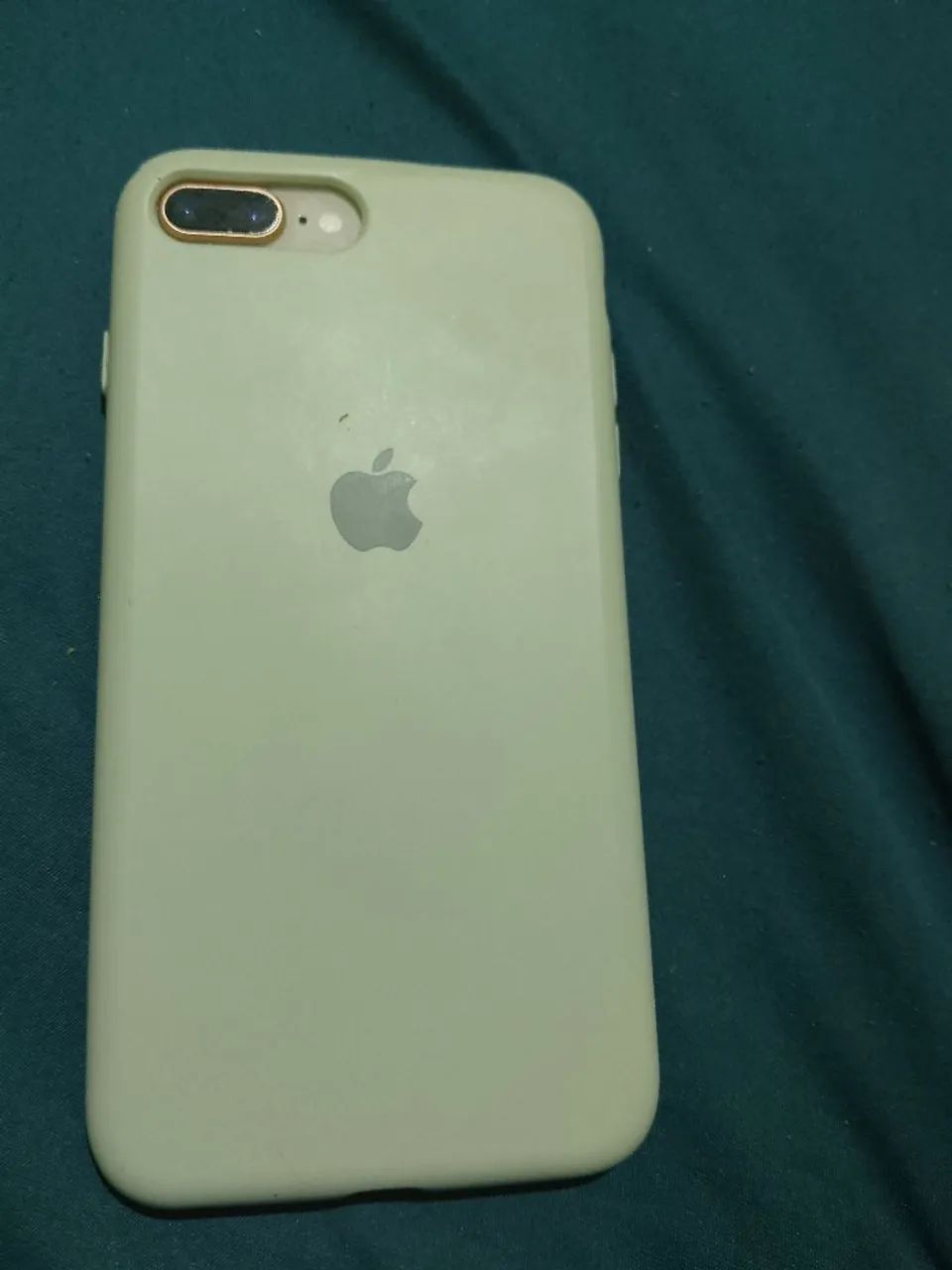 iPhone 8 plus em perfeito estado só com trinco na traseira 