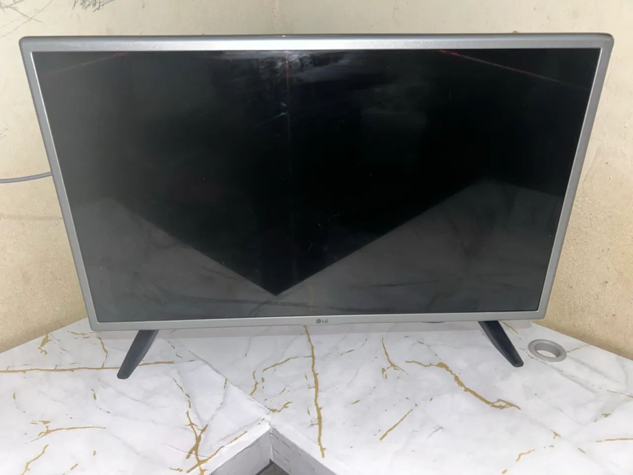 Televisão e mesa de estudo  - Foto 3