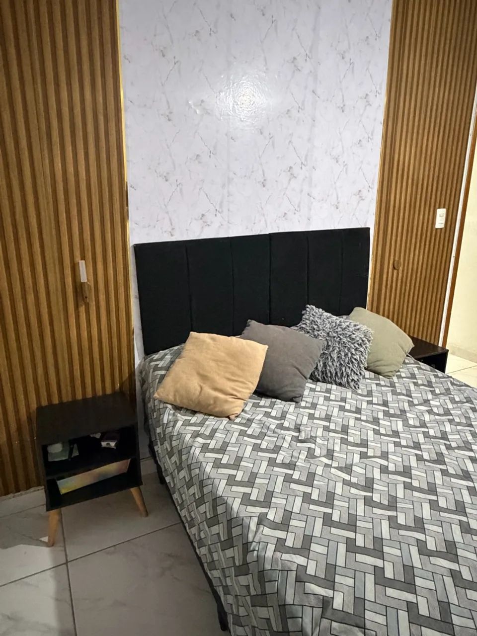 Conjunto cabeceira + 2 mesinhas