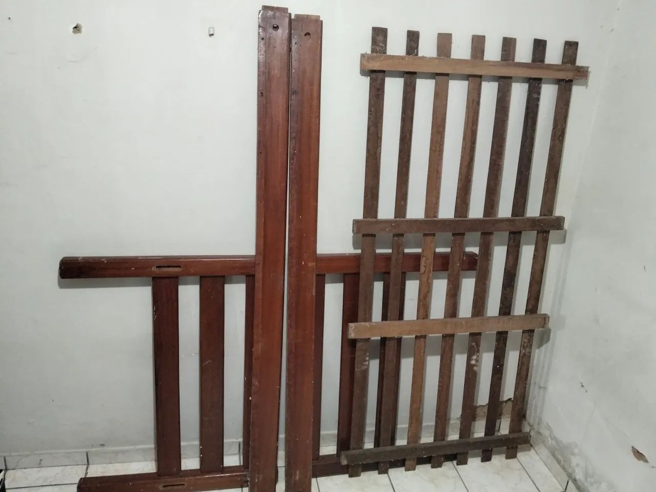 Cama de solteiro - Madeira