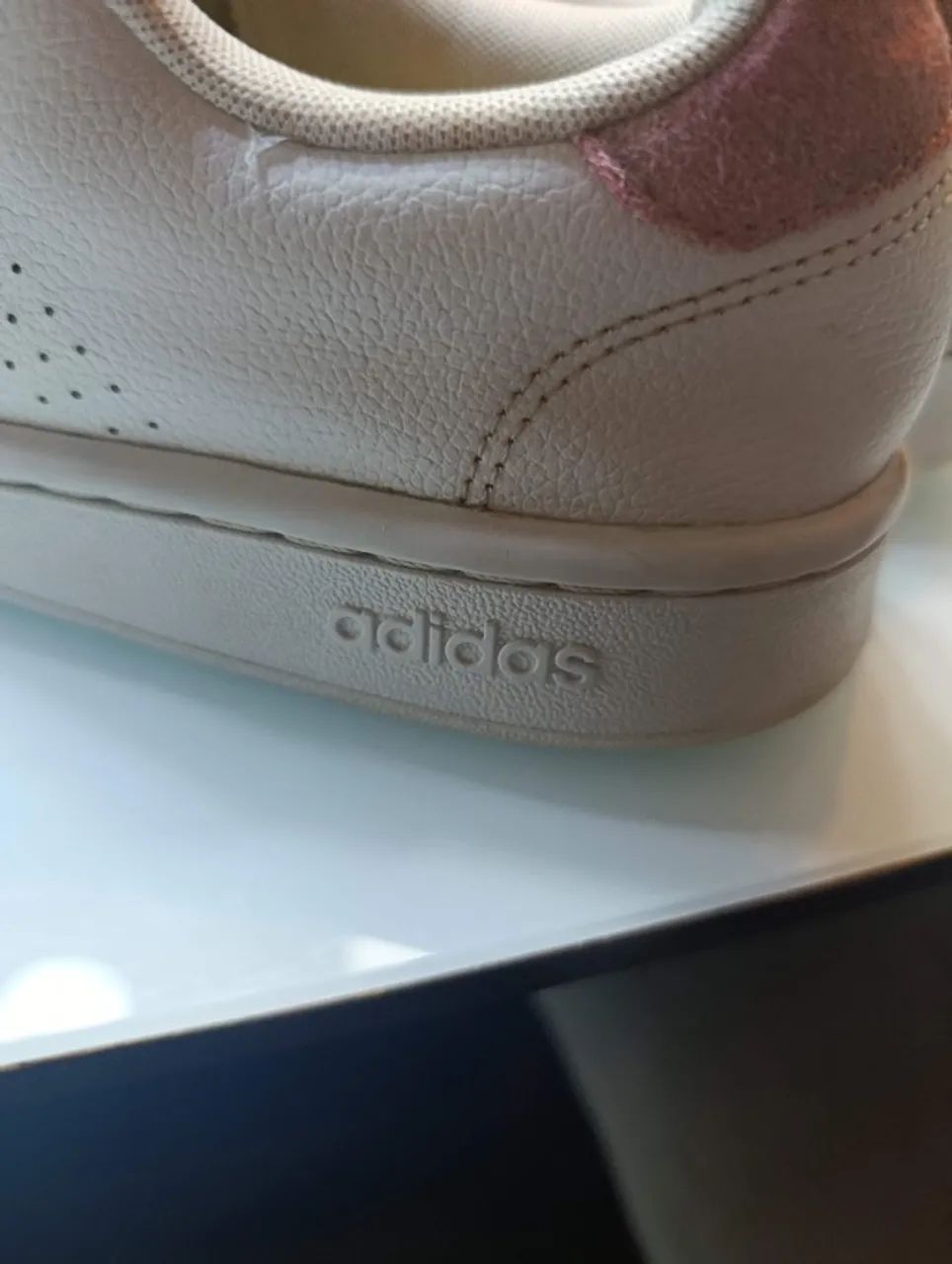 Tênis Adidas couro 