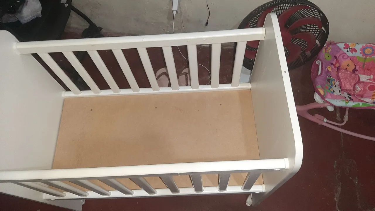 Vendo mini berço com colchão 100$.    * - Foto 4