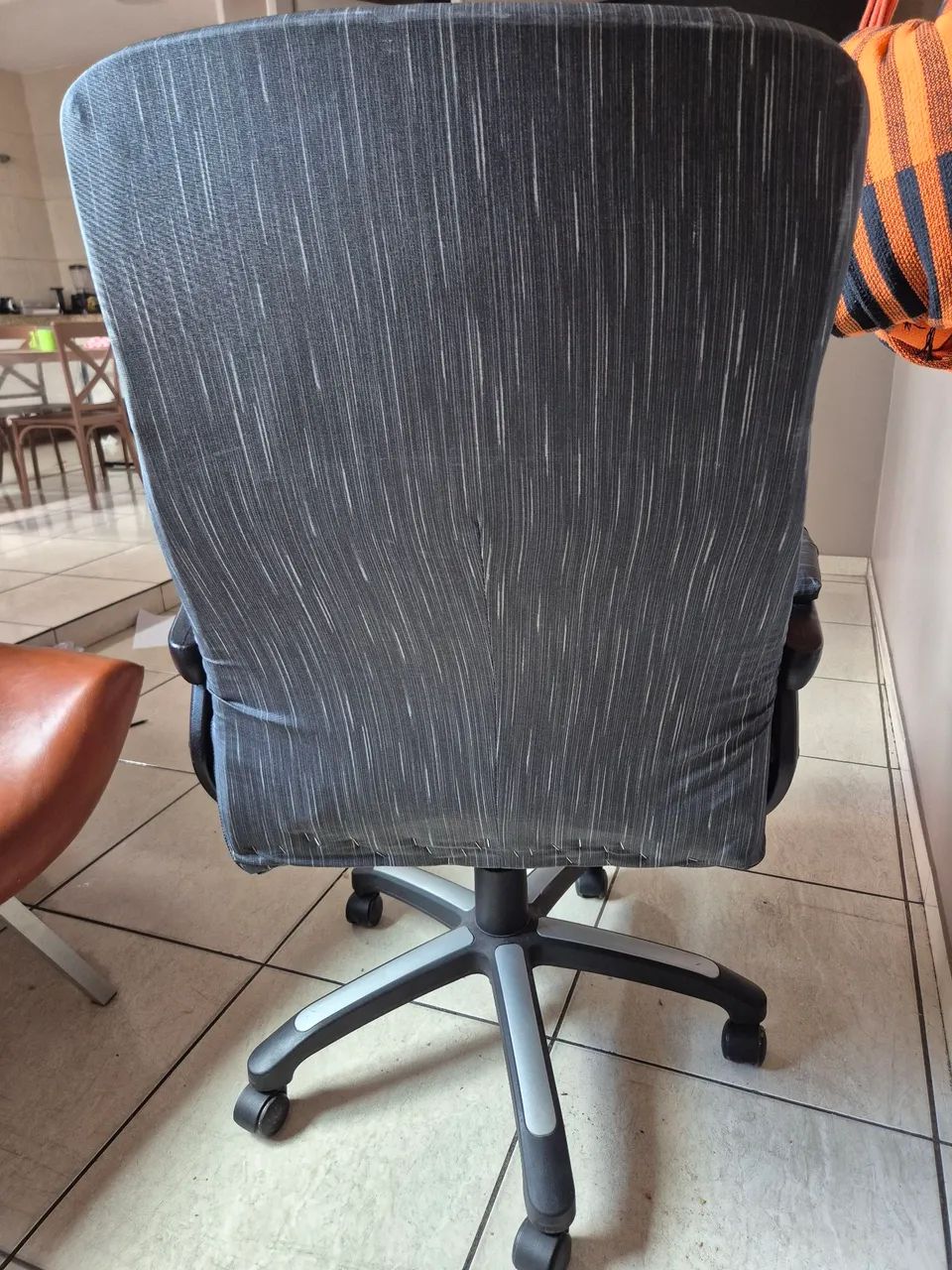 Vendo cadeira de escritório  - Foto 2