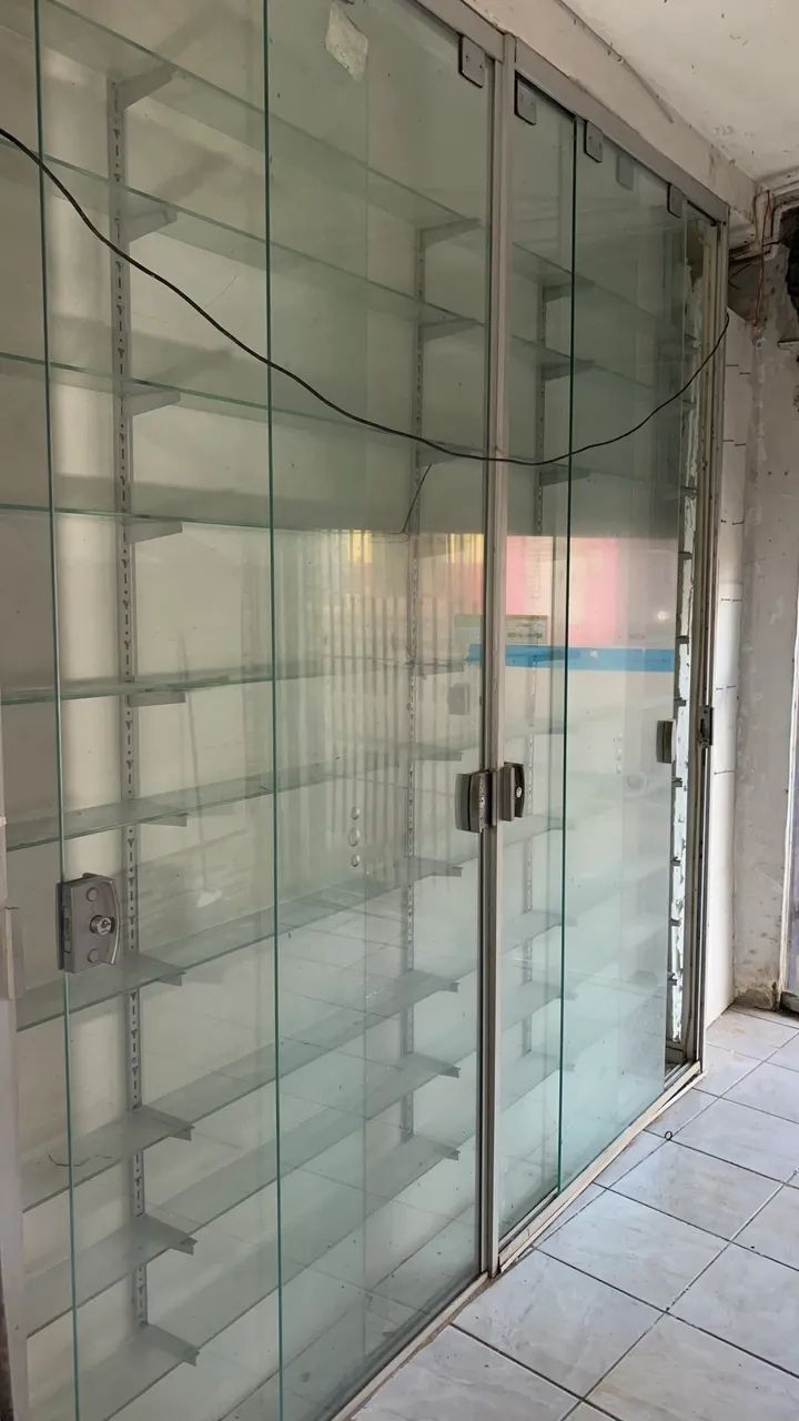Vendo ou Troco 2 vitrines para ponto comercial  - Foto 2