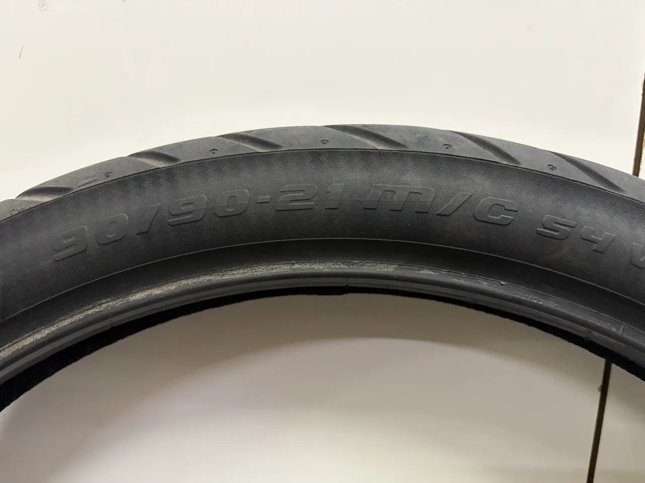 Pneu f800 dianteiro 90/90-21 - Foto 5