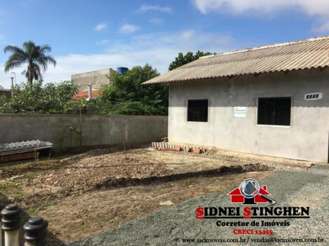 Casa na Praia, 02 dormitórios, laje, piso cerãmico e terreno todo murado - Foto 3