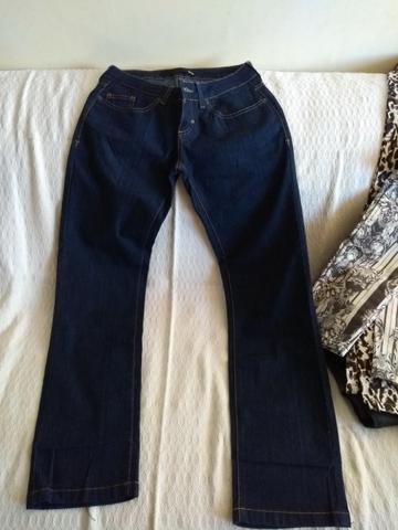 Calças tamanho 40 e 42 20 reais cada calça e 10 as bermudas - Foto 5
