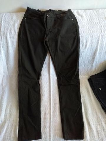 Calças tamanho 40 e 42 20 reais cada calça e 10 as bermudas - Foto 4