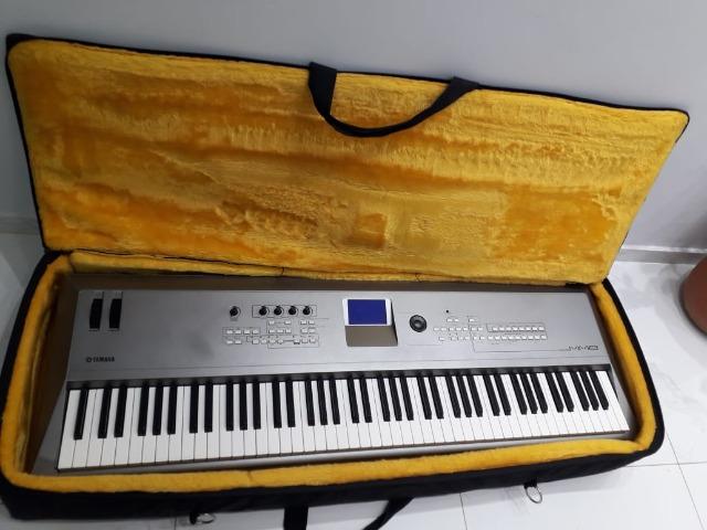 Piano Digital Yamaha MM8 + semi-case bordado