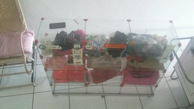 Vendo um balcão de vidro com a base de alumínio com Rodanas - Foto 3