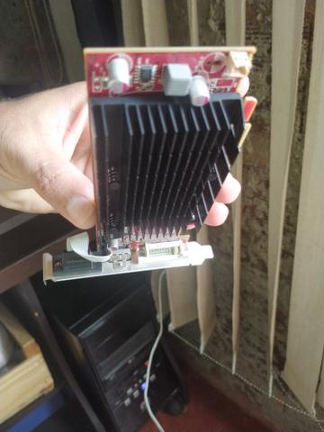 Placa de vídeo AMD hd6450 1 gb e memória DDR2 2gb - Foto 3
