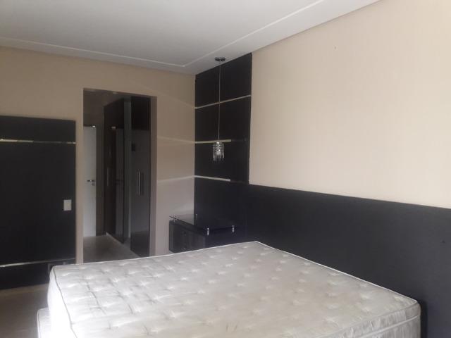 Excelente Apto. de 4 suítes sendo uma Master com Closet na Ponta Negra. - Foto 16