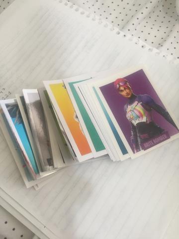 Álbum Fortnite - figurinhas
