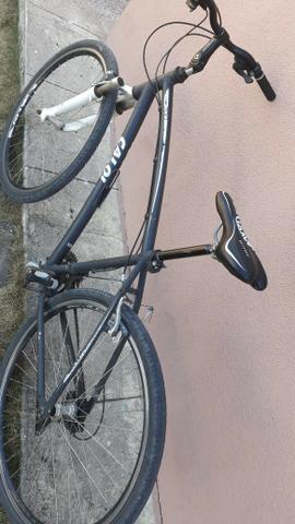 BIke aro 29, caloi 700, 21 marchas alumínio e com acessórios Shimano. Venha conferir!