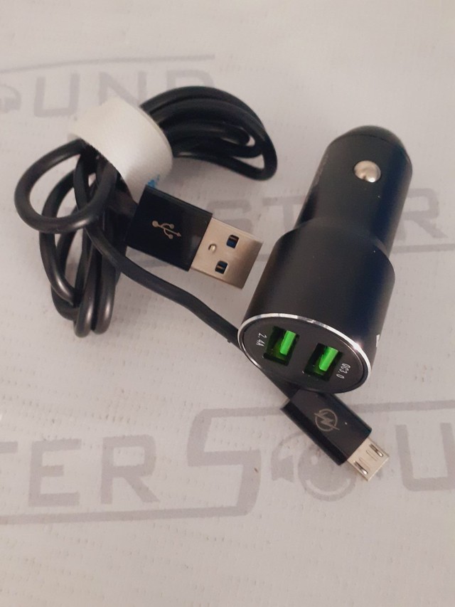 Kit carregador veicular, com 2 entradas usb. Cabo com. Entrada V8.  Novo.