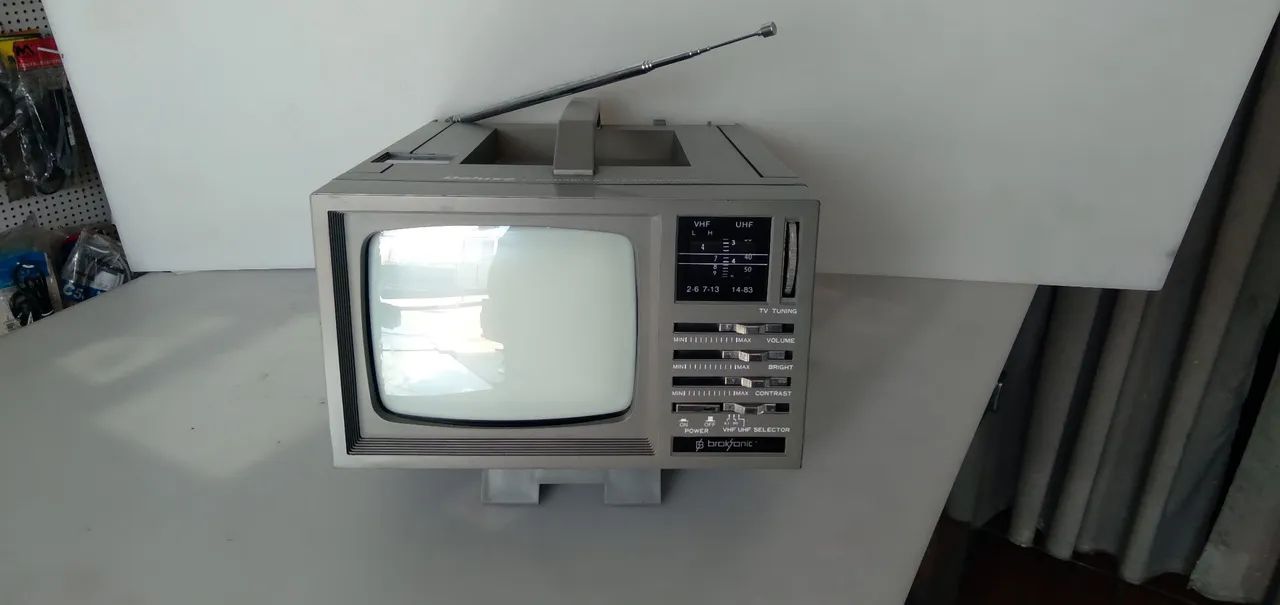 TV Preto Branco 5" DELUXE com defeito  - Foto 2