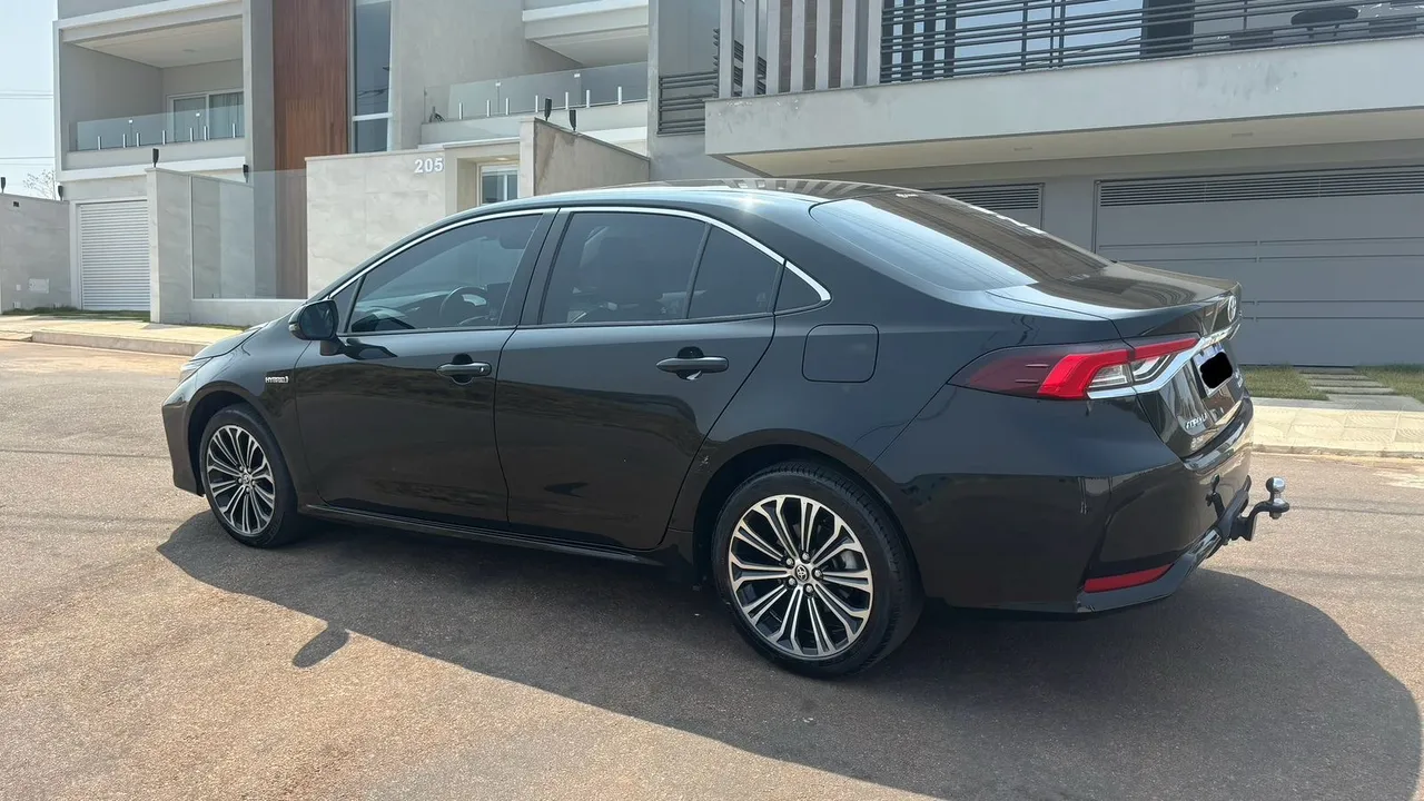 Toyota corolla altis hybrid premium
