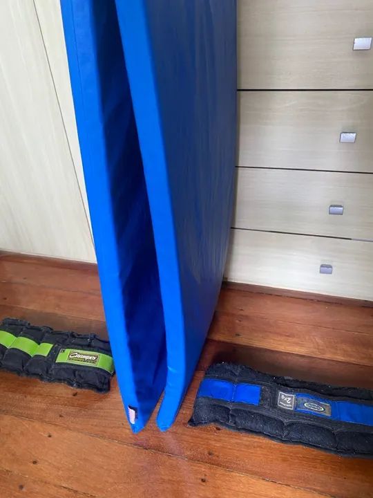 2 colchonetes e 2 jogos de caneleiras 2kg - Foto 3