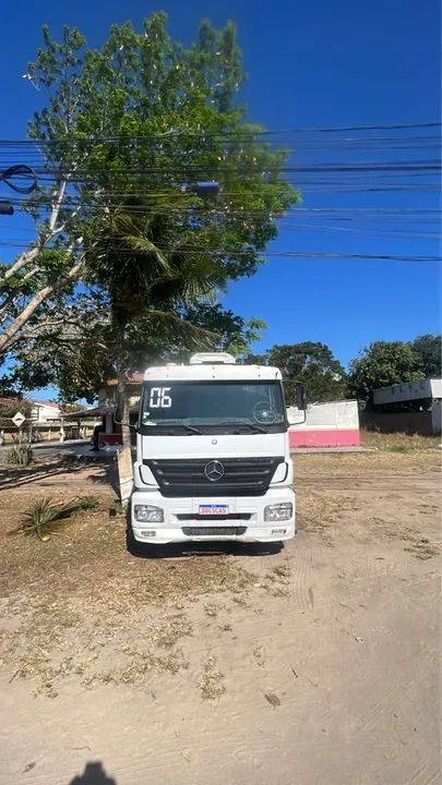 Caminhão mercedes axor