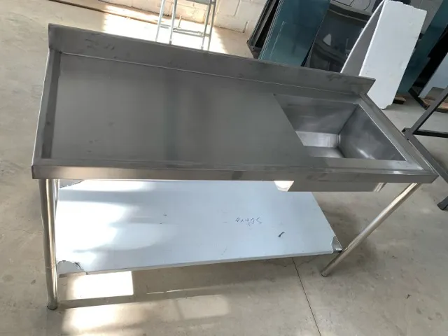 Pia Retangular em Aço Inoxidável Cuba do lado direito e paneleiro