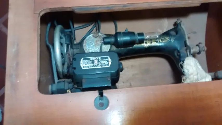 Vendo maquina de costura Singer antiga  - Foto 3