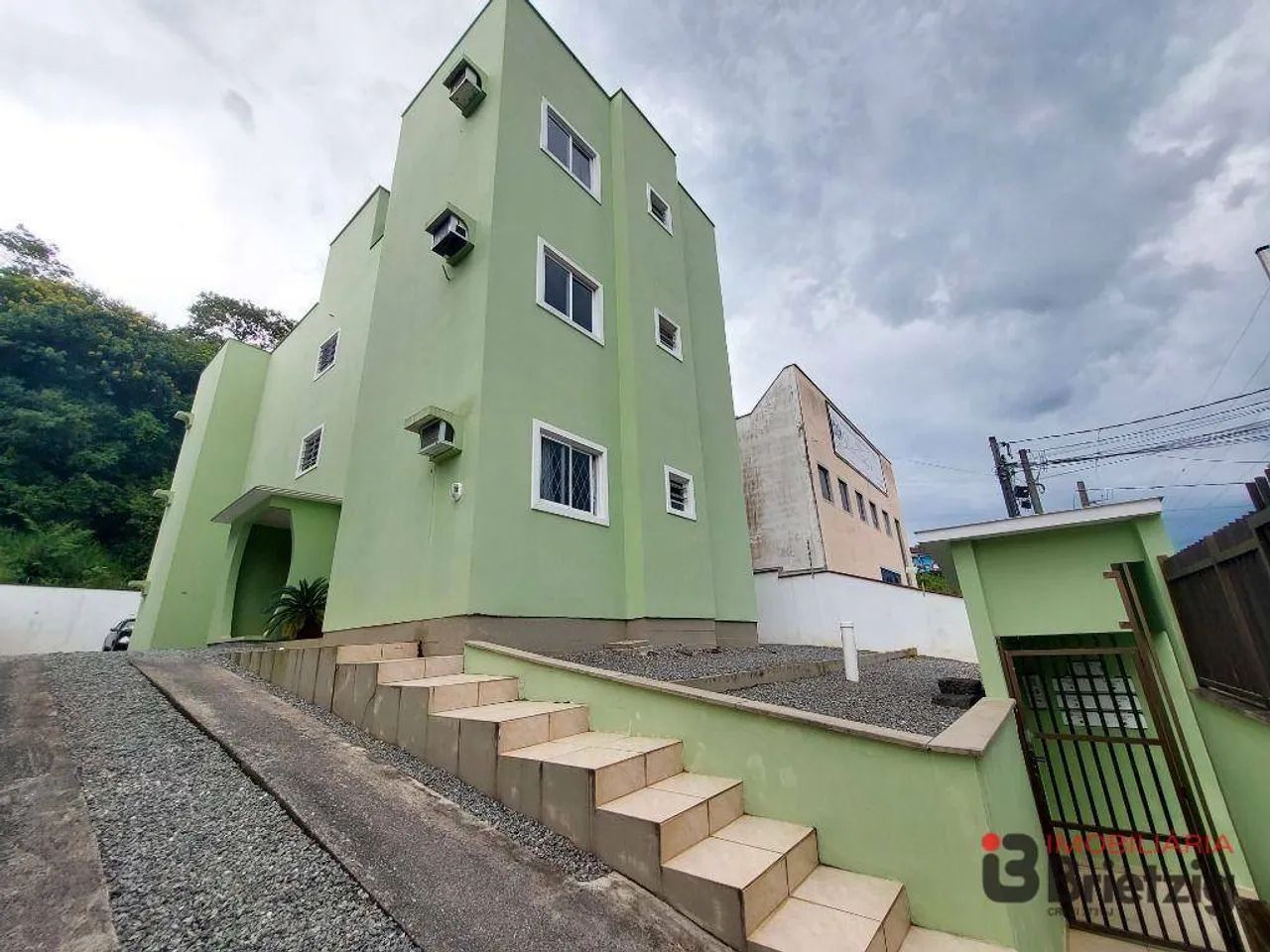Apartamento com 2 dormitórios para alugar, 55 m² por R$ 1.200 +taxas/mês - Itaum - Joinvil - Foto 2