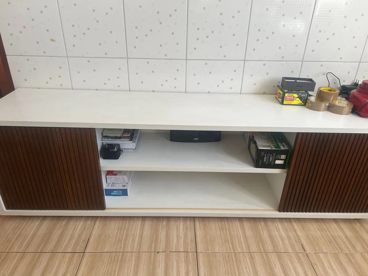 Rack para sala com portas de correr