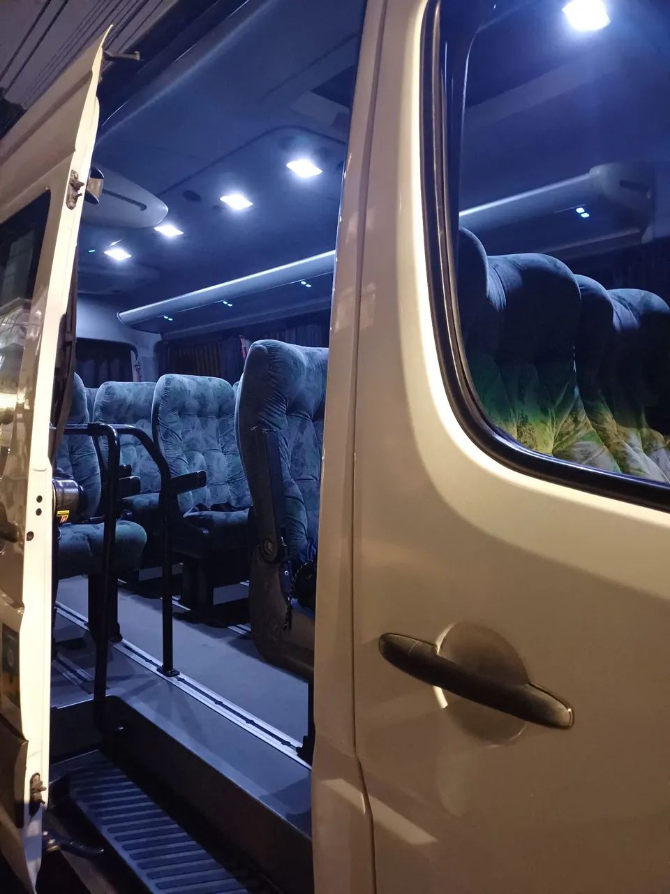Transporte de passageiros van  - Foto 4