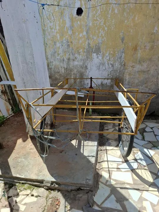Carrinho de Mão em Ferro - Semi-novo
