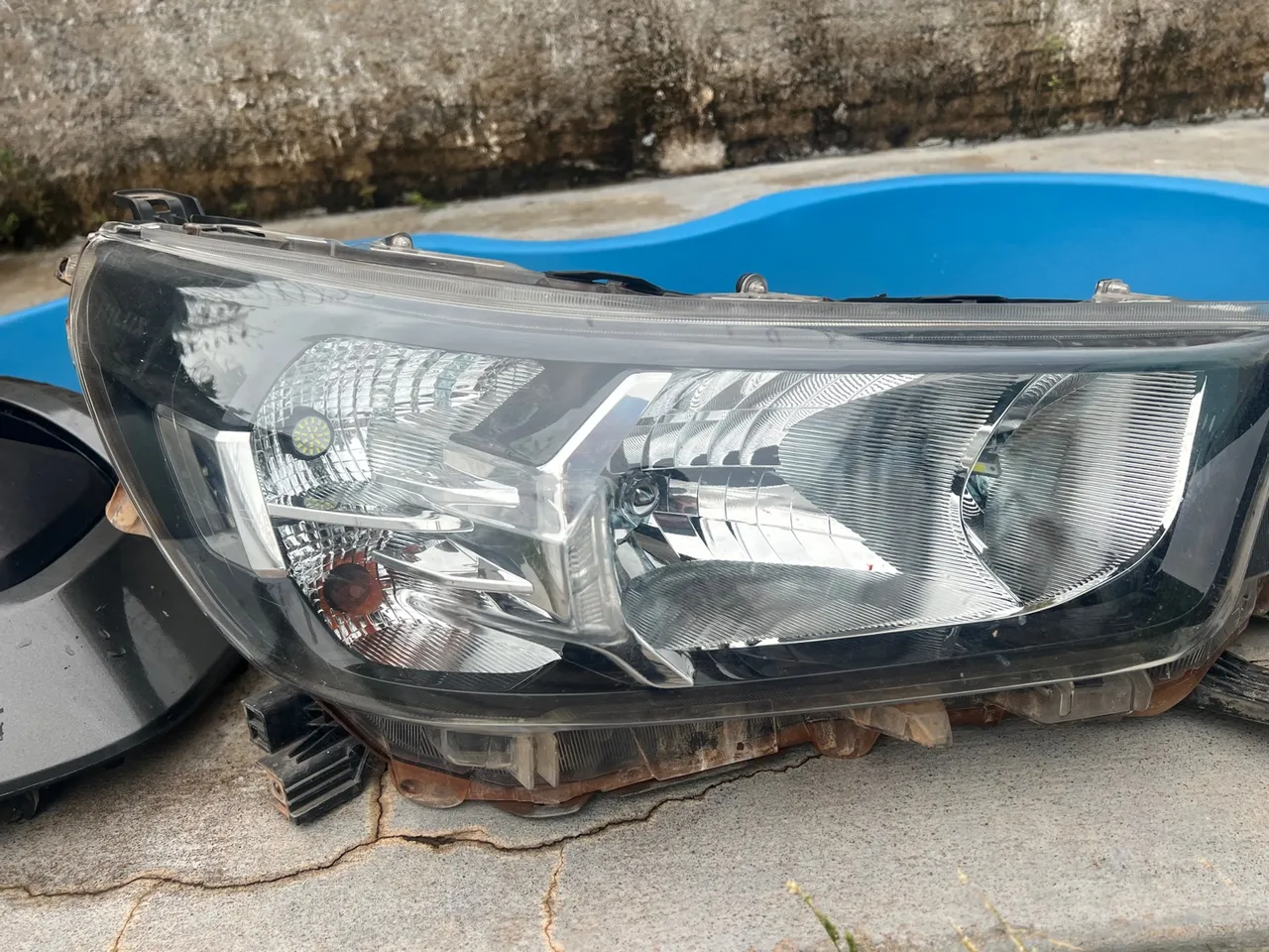 Vende-se faróis original da Hilux 2021-2025
