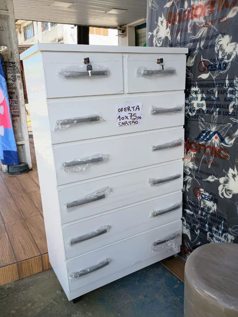 Cômoda em bloco de madeira 