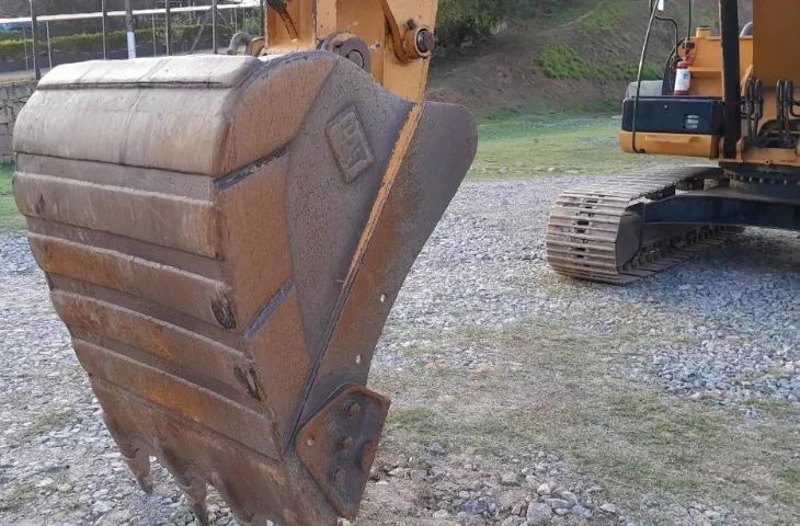 ESCAVADEIRA CATERPILLAR, MODELO 320D2, ANO 2013 - Foto 6