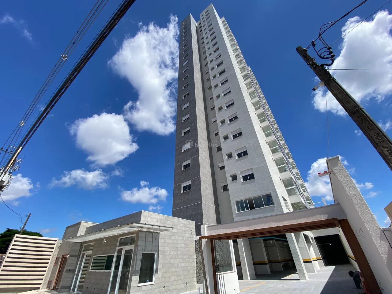APARTAMENTO NO 8º ANDAR À VENDA NO EDIFÍCIO GARDEN EM APUCARANA.