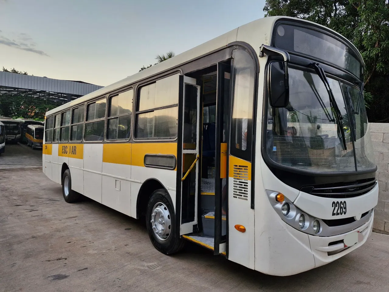 CAIO APACHE VIP MERCEDES-BENZ