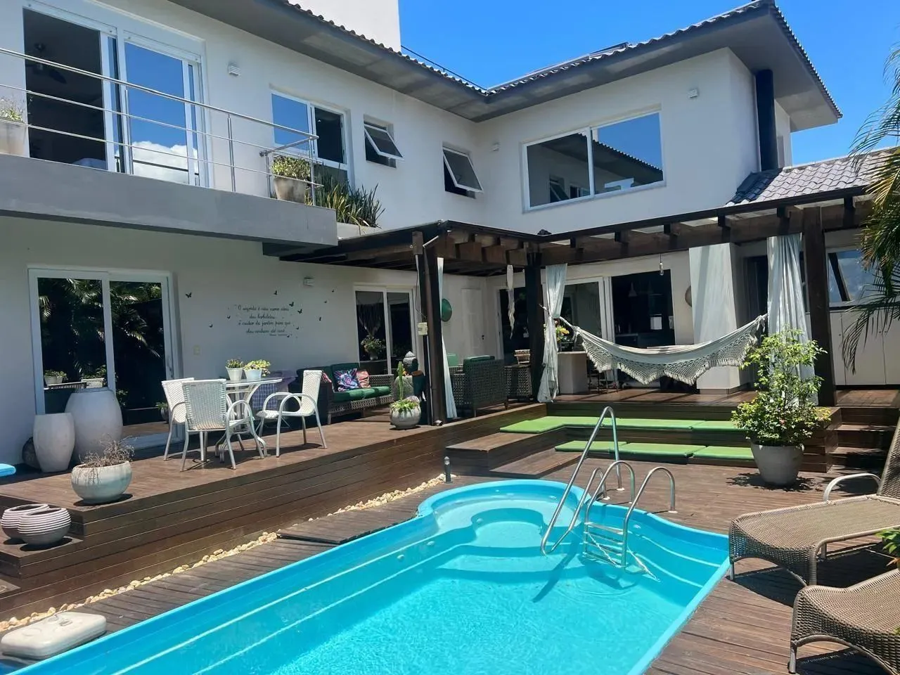 Casa em Condomínio para Locação em Florianópolis, Rio Tavares, 3 dormitórios, 3 suítes, 4 