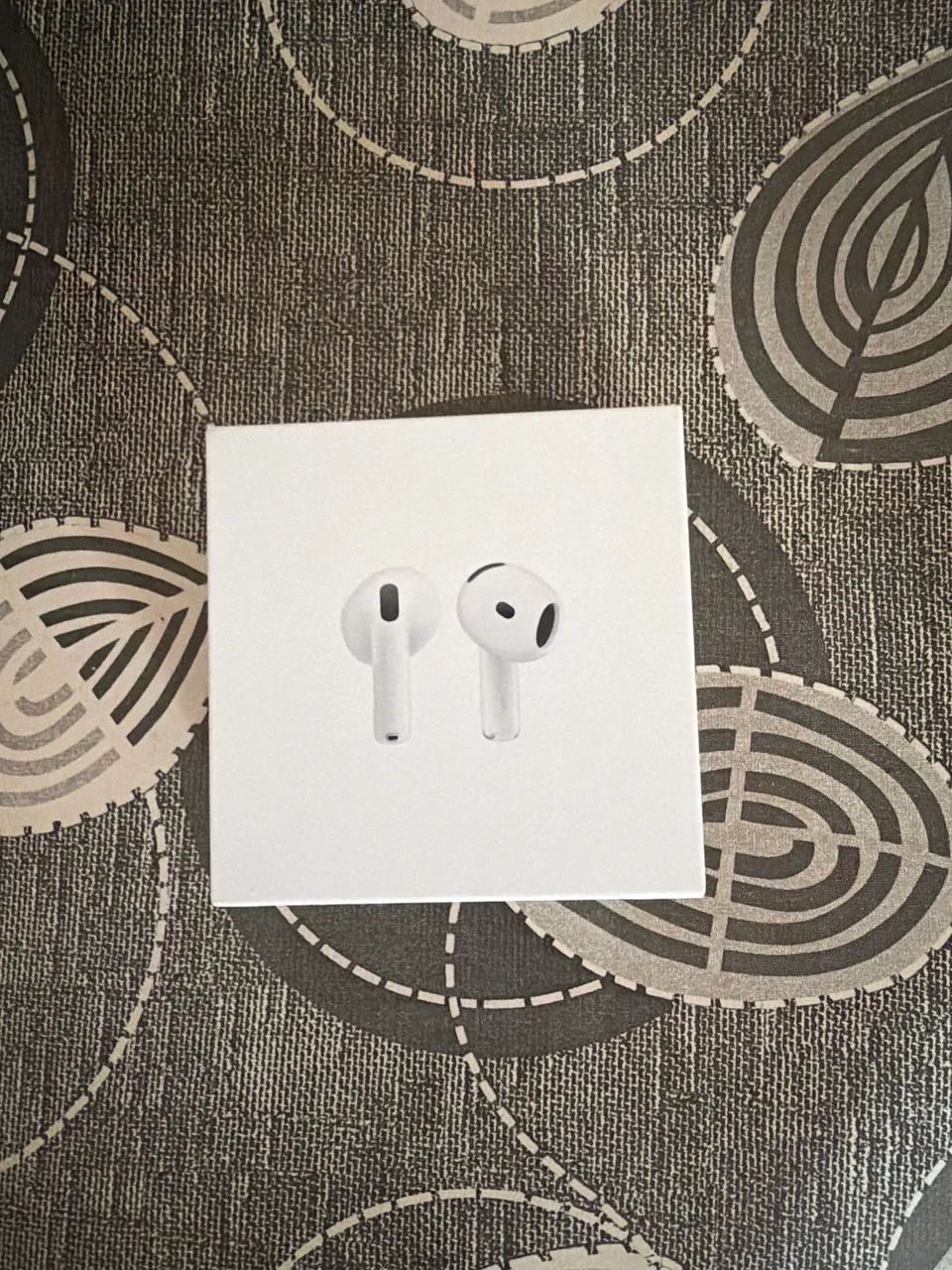 AirPods 4